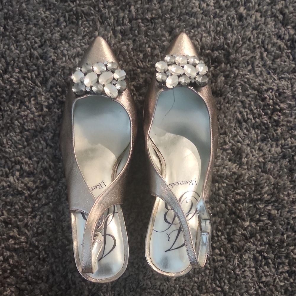 J.Renee Classic White Heels for Timeless Elegance